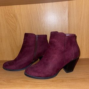 Burgundy booties 💗